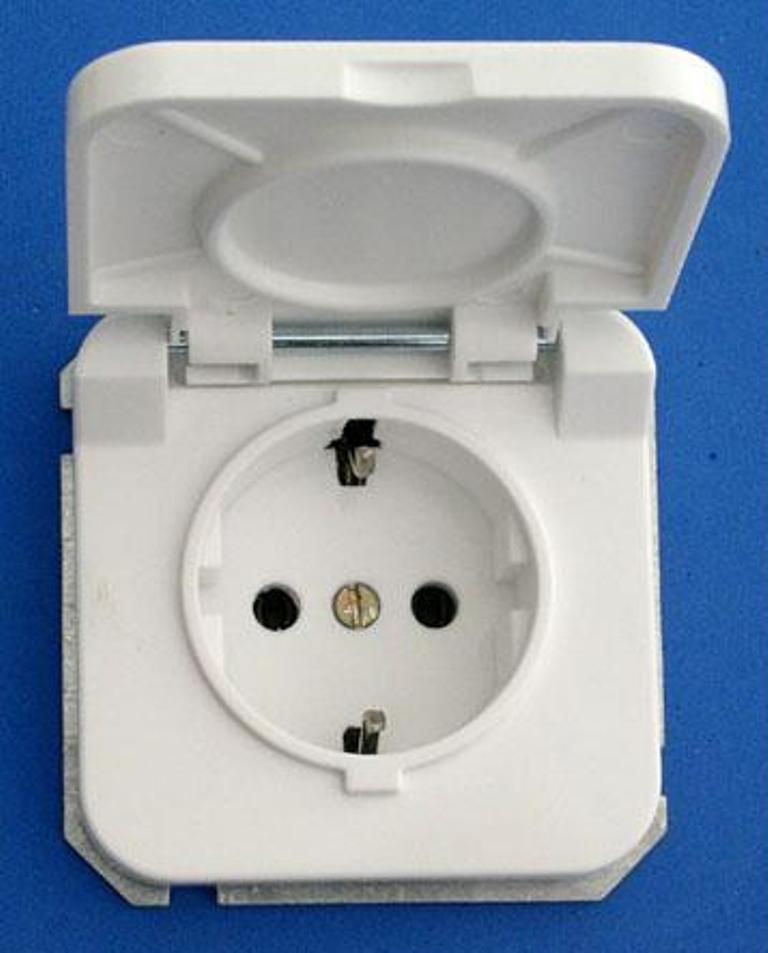 Enchufe schuko estanco IP44 con tapa Ceese serie 800 blanco