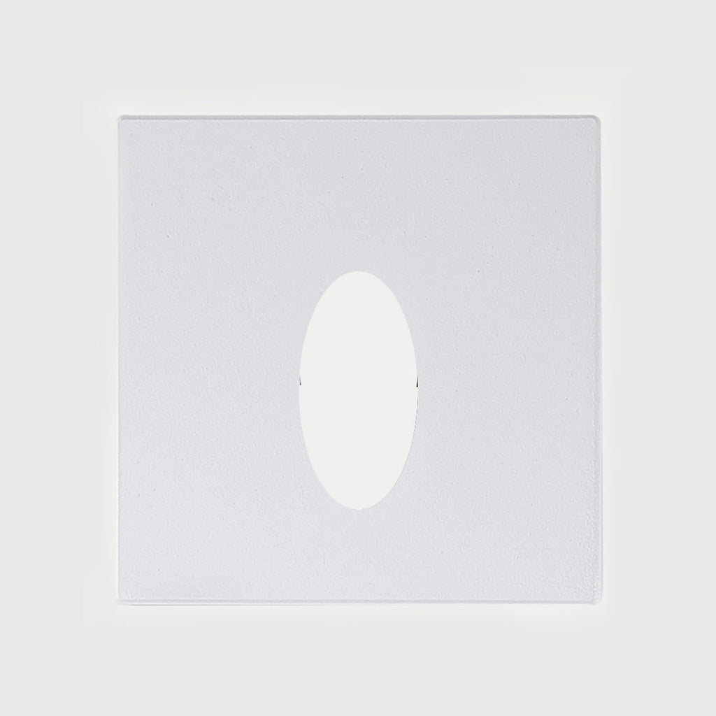 Embellecedor cuadrado con salida ovalada para baliza modular Advance – modelo 39700