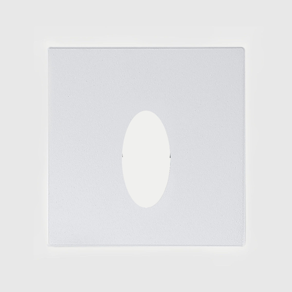 Embellecedor cuadrado con salida ovalada para baliza modular Advance – modelo 39700