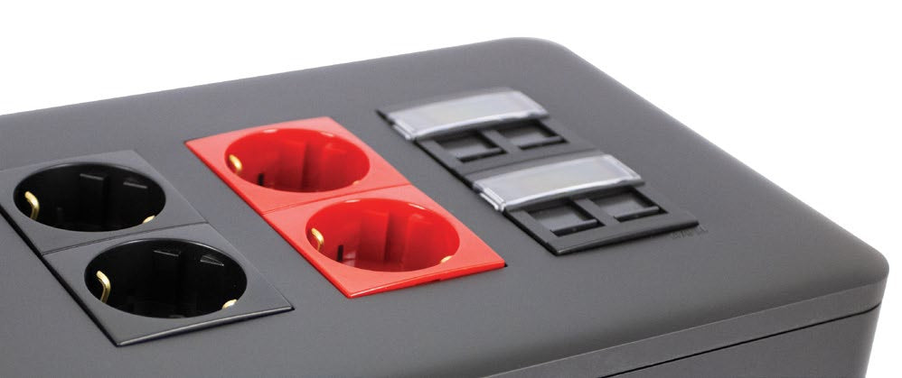 Puesto de trabajo de superficie equipado: 2 RJ45 + 2 schuko rojos + 2 schuko blancos Efapel