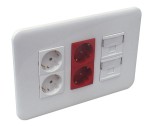 Puesto de trabajo de empotrar equipado: 2 RJ45 + 2 schuko rojos + 2 schuko blancos Efapel